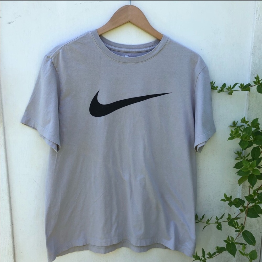 Vintage Nike Swoosh Logo Short Sleeve 
Tee